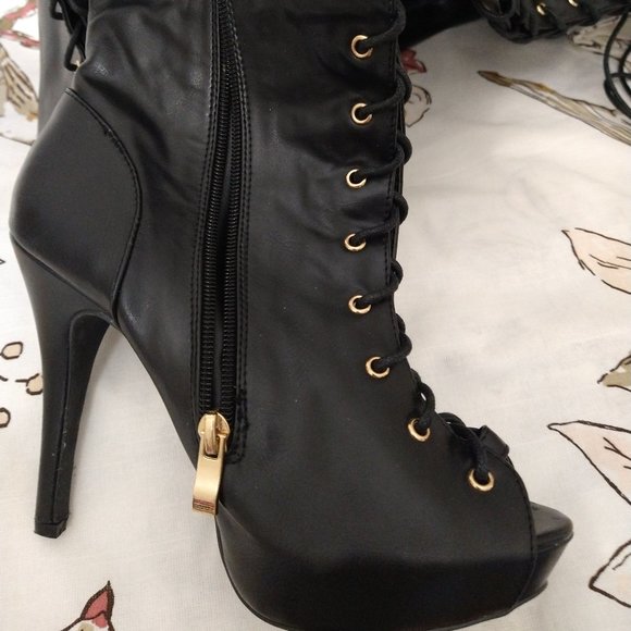 Free Reign Blk Vegan Wide Calf Lace-up Heel Boots - Picture 4 of 9